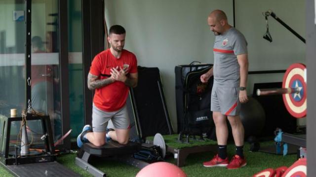 b体育-海港外援中卫：力争10月底杯赛复出 目标联赛夺冠