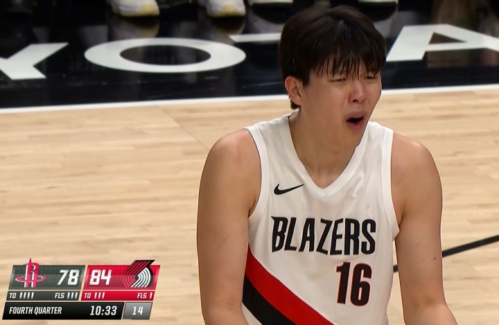 b体育电脑版下载-拓媒:杨瀚森总抱怨裁判 可有些犯规/违例太明显 难道在CBA不吹?