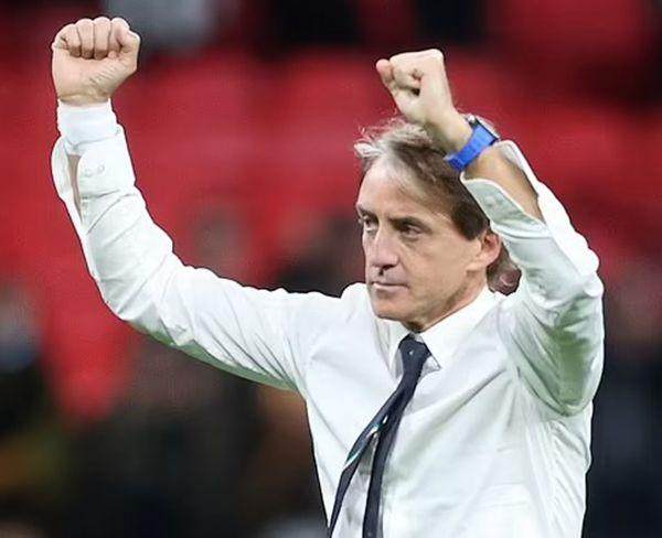 b体育在线下载-曼奇尼：西班牙无锋让我惊讶 博努奇：点球不知选谁